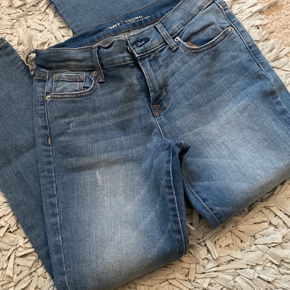 Old Navy Mid Rise Jeans - Picture 3 of 6